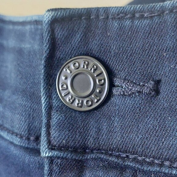 Torrid Dark Wash Bombshell Flare Super Soft High Rise Jeans Women's Size 26T - Picture 6 of 16